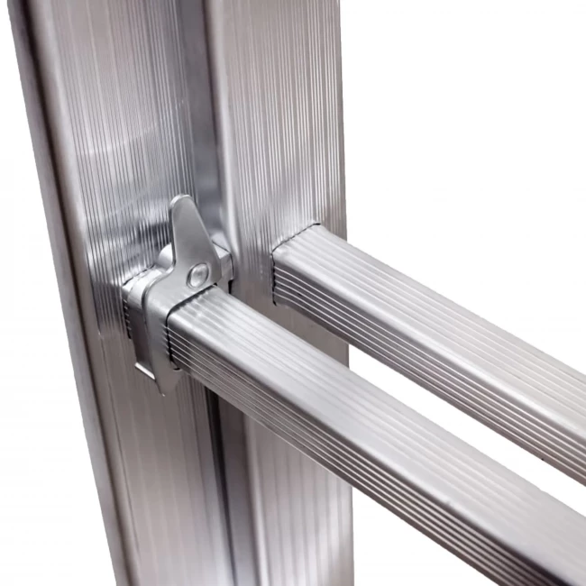 Лестница алюминиевая 3 секции (9стп.) Лестница алюминиевая 3 секции (9стп.)