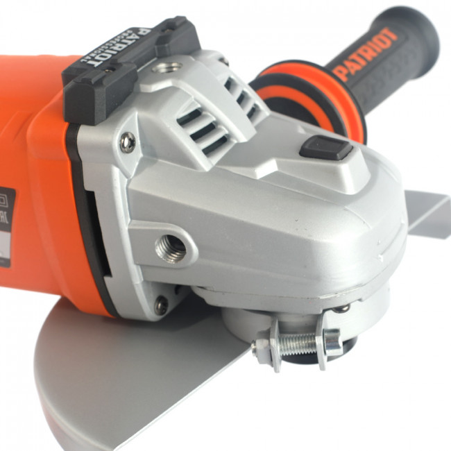 Угловая шлифмашина Интерскол УШМ-2322М Угловая шлифмашина Интерскол УШМ-2322М