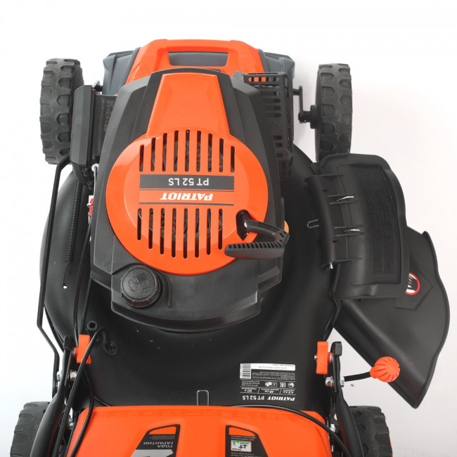 Газонокосилка бензиновая PATRIOT PT 52LS,200сс,6,5 л.с,51см,60л.трав.,метал.дека,привод на колеса Газонокосилка бензиновая PATRIOT PT 52LS,200сс,6,5 л.с,51см,60л.трав.,метал.дека,привод на колеса