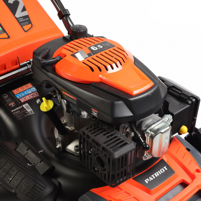Газонокосилка бензиновая PATRIOT PT 52LS,200сс,6,5 л.с,51см,60л.трав.,метал.дека,привод на колеса Газонокосилка бензиновая PATRIOT PT 52LS,200сс,6,5 л.с,51см,60л.трав.,метал.дека,привод на колеса