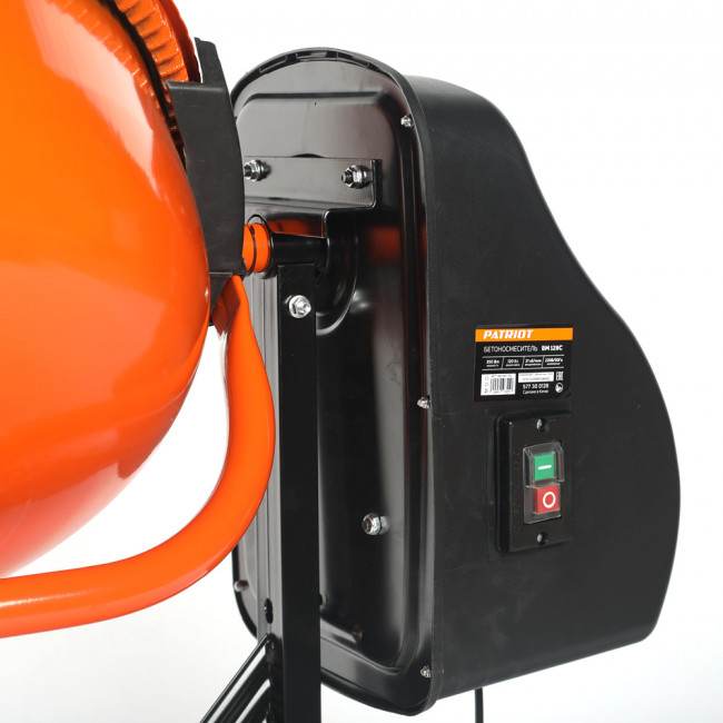 Бетоносмеситель PATRIOT BM 128C, 350 Вт, 120 кг готовой смеси, венец - чугун Бетоносмеситель PATRIOT BM 128C, 350 Вт, 120 кг готовой смеси, венец - чугун