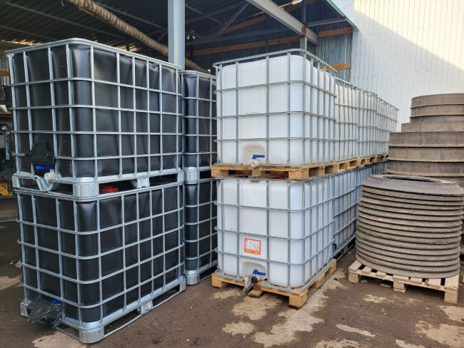 Бочка для хранения жидкостей ЕвроКуб, 1000 л,б\у,чистая, пропаренная белая Бочка для хранения жидкостей ЕвроКуб, 1000 л,б\у,чистая, пропаренная белая