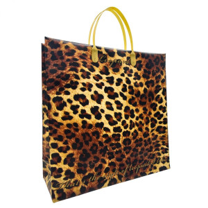Подарочный пакет Леопардовый стиль 30х30+10 из мягкого пластика Подарочный пакет Леопардовый стиль 30х30+10 из мягкого пластика